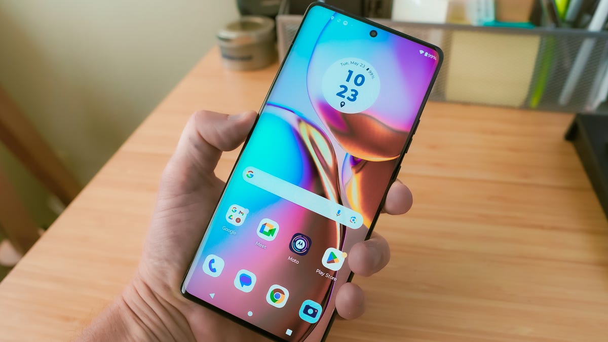 Motorola Edge Plus Review: Refined Style and Specs, but Still Lost in the Crowd
A premium Android phone with a big battery, snazzy look and competitive price — but not enough to stand out.