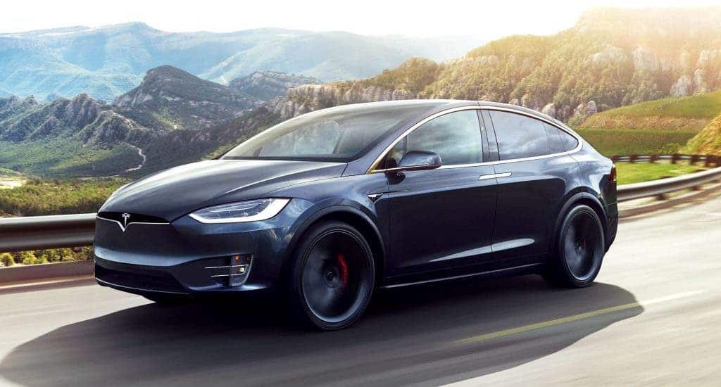 Tesla on autopilot crashes a police car