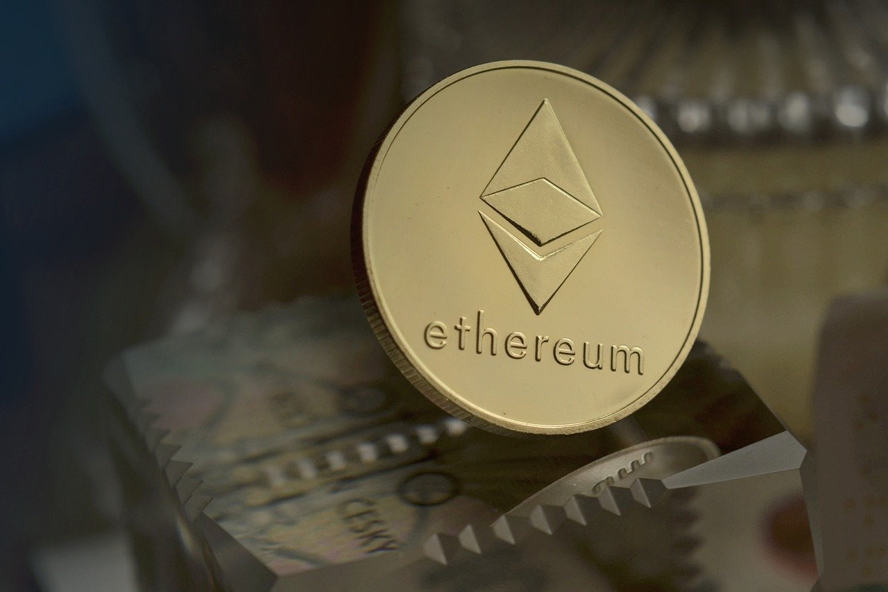 Vitalik Buterin Urges Ethereum To Grow Beyond DApps