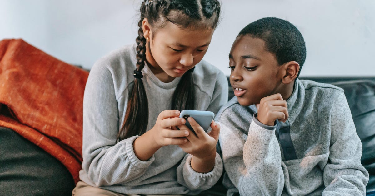 Best Debit Cards for Kids and Teens: Greenlight, BusyKid and More You can introduce your kids to spending and saving with one of these child-friendly debit cards.