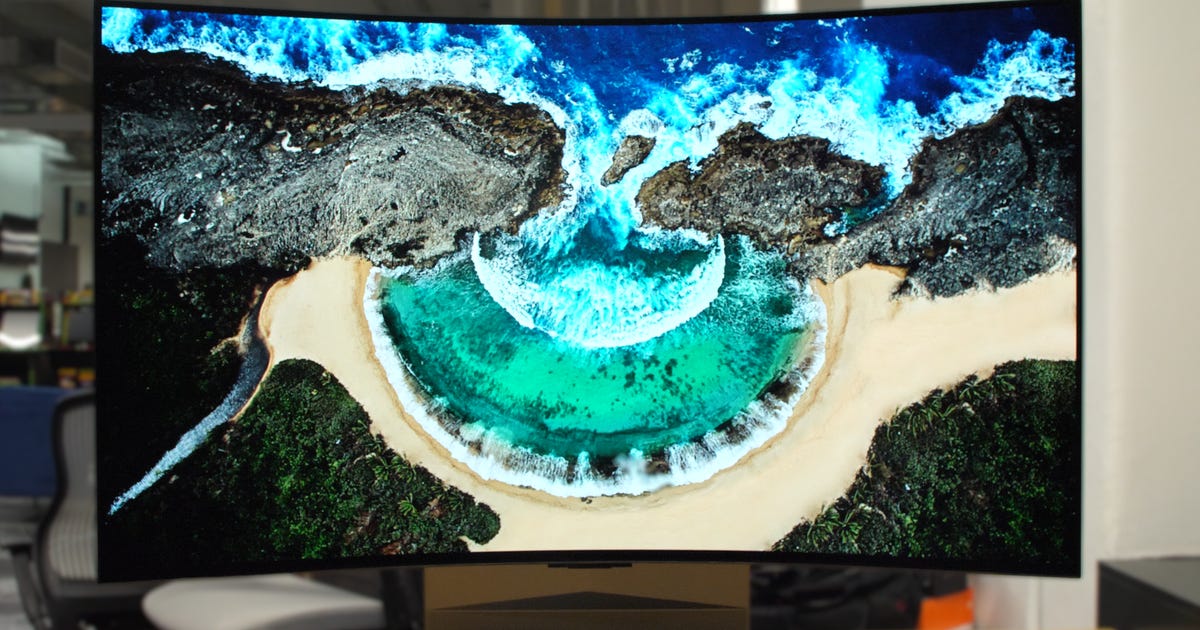 LG OLED Flex: Watch This Huge Monitor Bend From Flat to Curved We go hands-on with a screen that really does flex at the touch of a button. And it's not cheap.