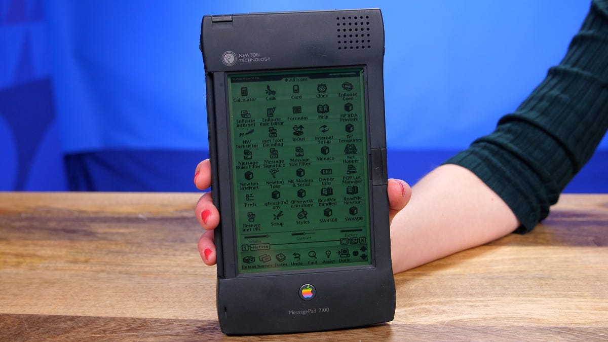 Why Apple's Newton Flopped (Will History Repeat Itself?) It's been 25 years since Apple discontinued the Newton, a handheld computer with a stylus. Apple is once again about to launch into a new product category, but has it learned lessons from Newton?