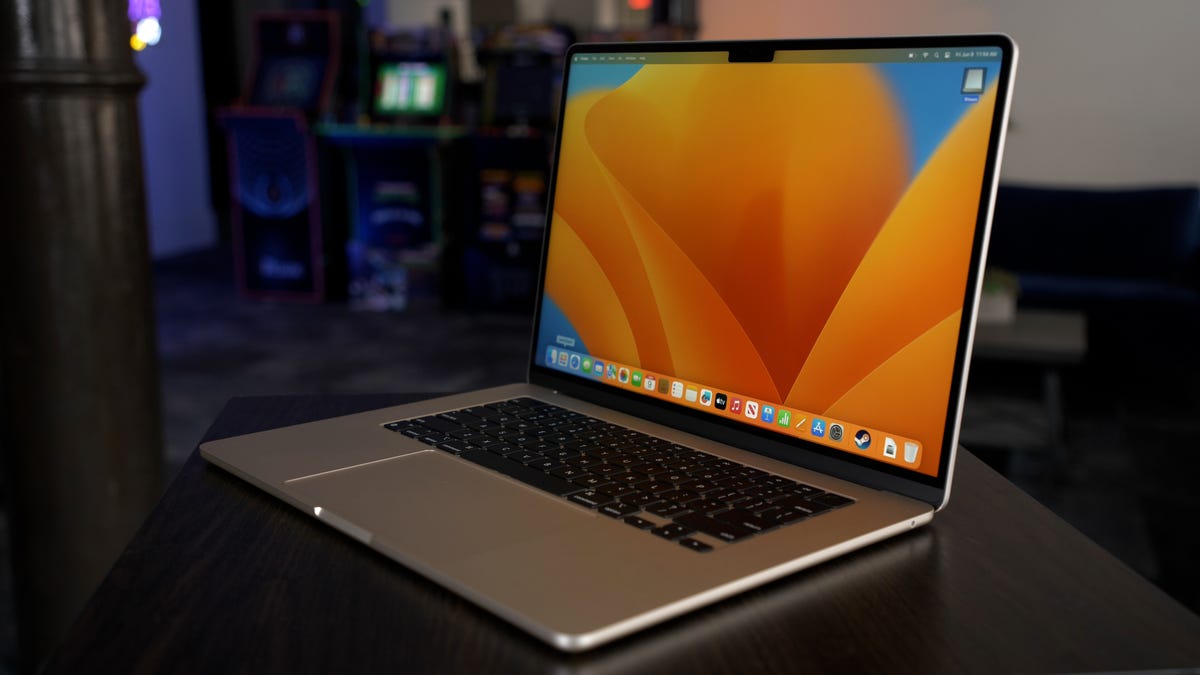15-Inch MacBook Air Review: Way Cheaper Than a Pro The big-screen Air lacks the Pro's extras, but still performs well and is more reasonably priced.