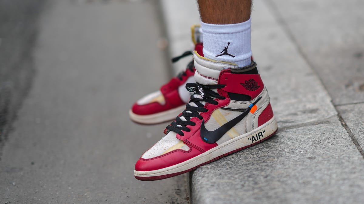 Best Sneaker and Streetwear Resale Apps of 2023 From Nike to Supreme, you can find the clothes you want on these apps.